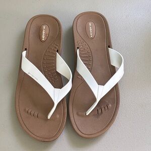 Okabashi Women's Brown and White Sandals